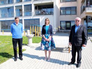Predsedniku Pahorju sta dobrodošlico izrekla  v.d. direktorice Doma Martina Martinčič in Franc Čebulj , župan občine Cerklje.